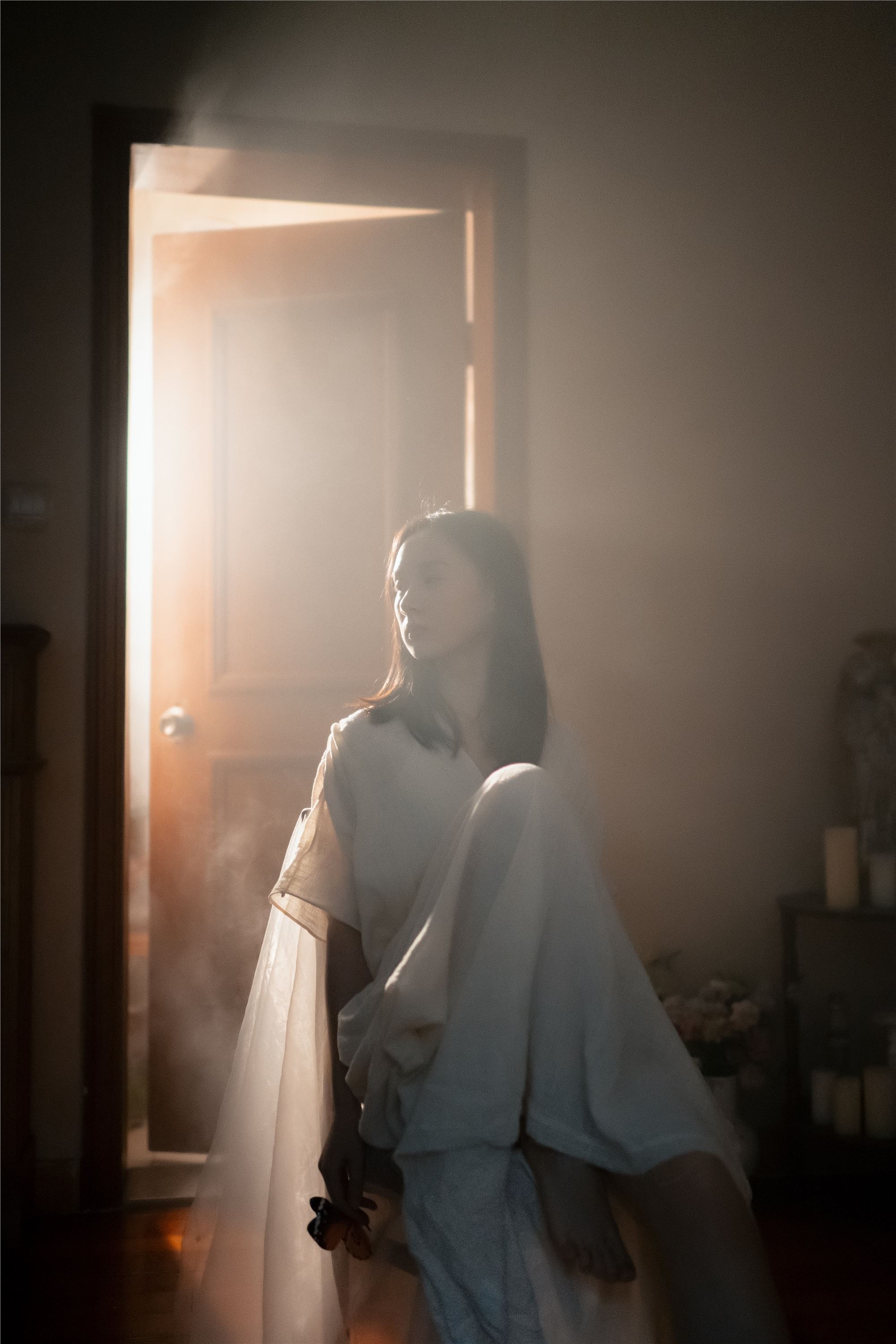 YITUYU艺图语 2025.02.06 她从光里来 方休。